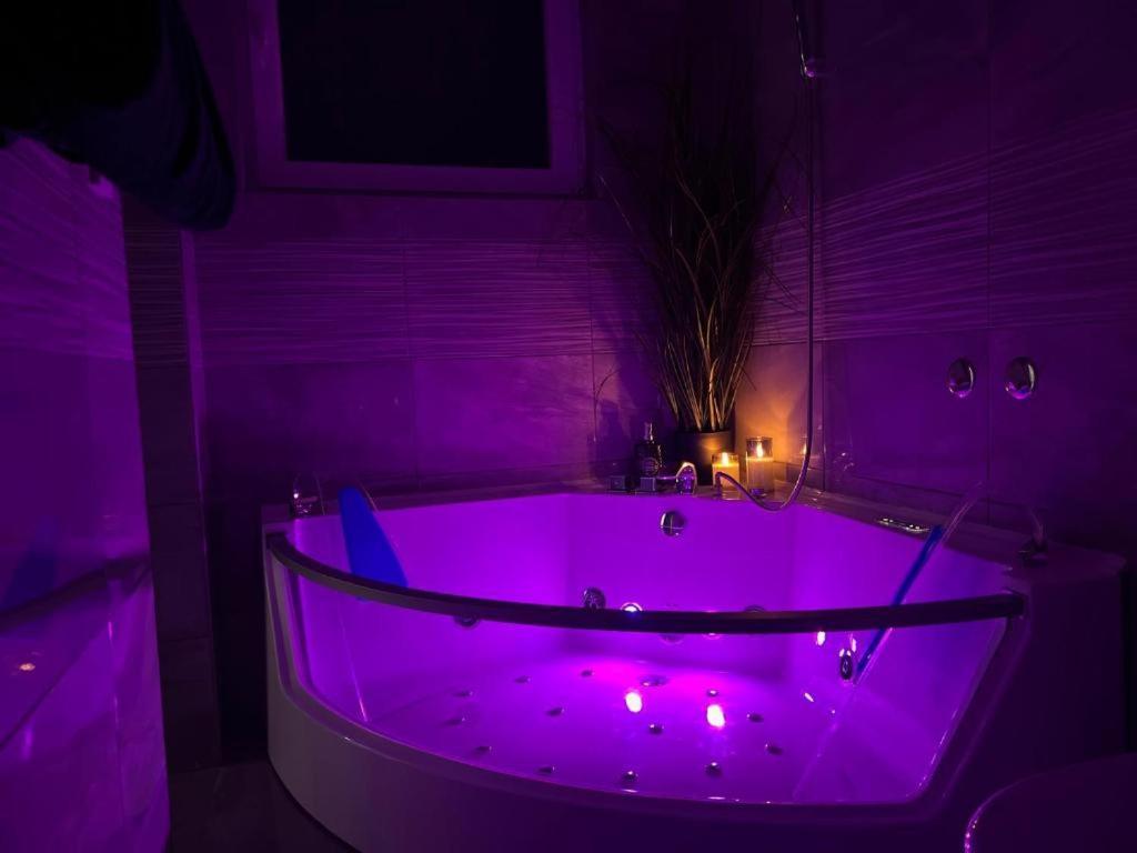 Luxrooms - Hotel Type With Private Jacuzzi Bjelovar Bagian luar foto