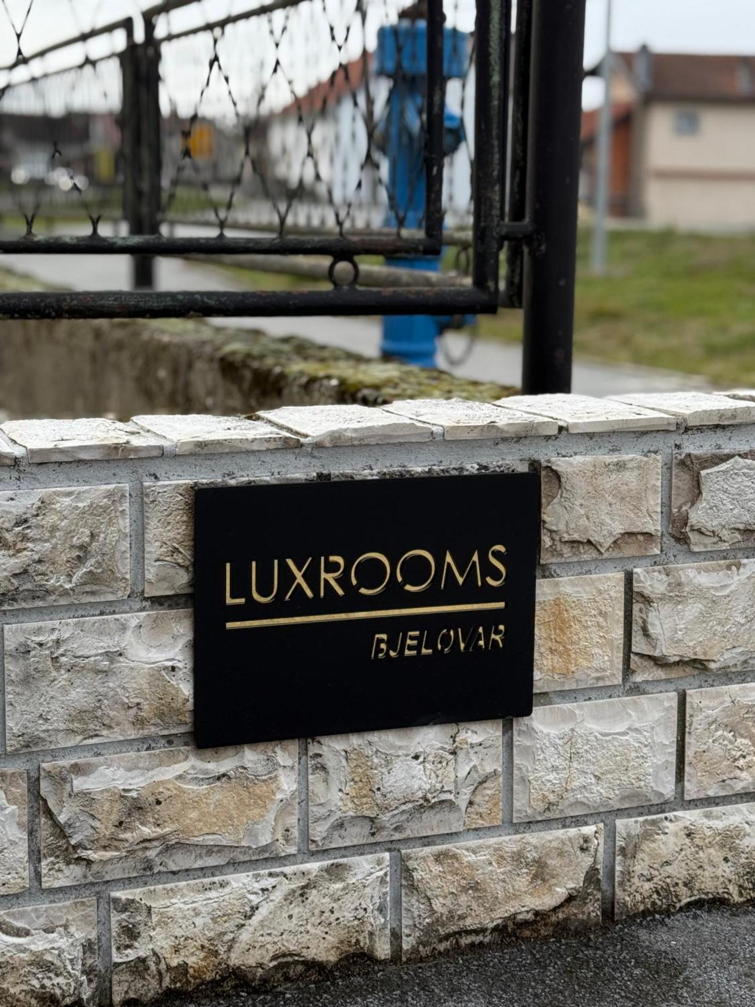 Luxrooms - Hotel Type With Private Jacuzzi Bjelovar Bagian luar foto