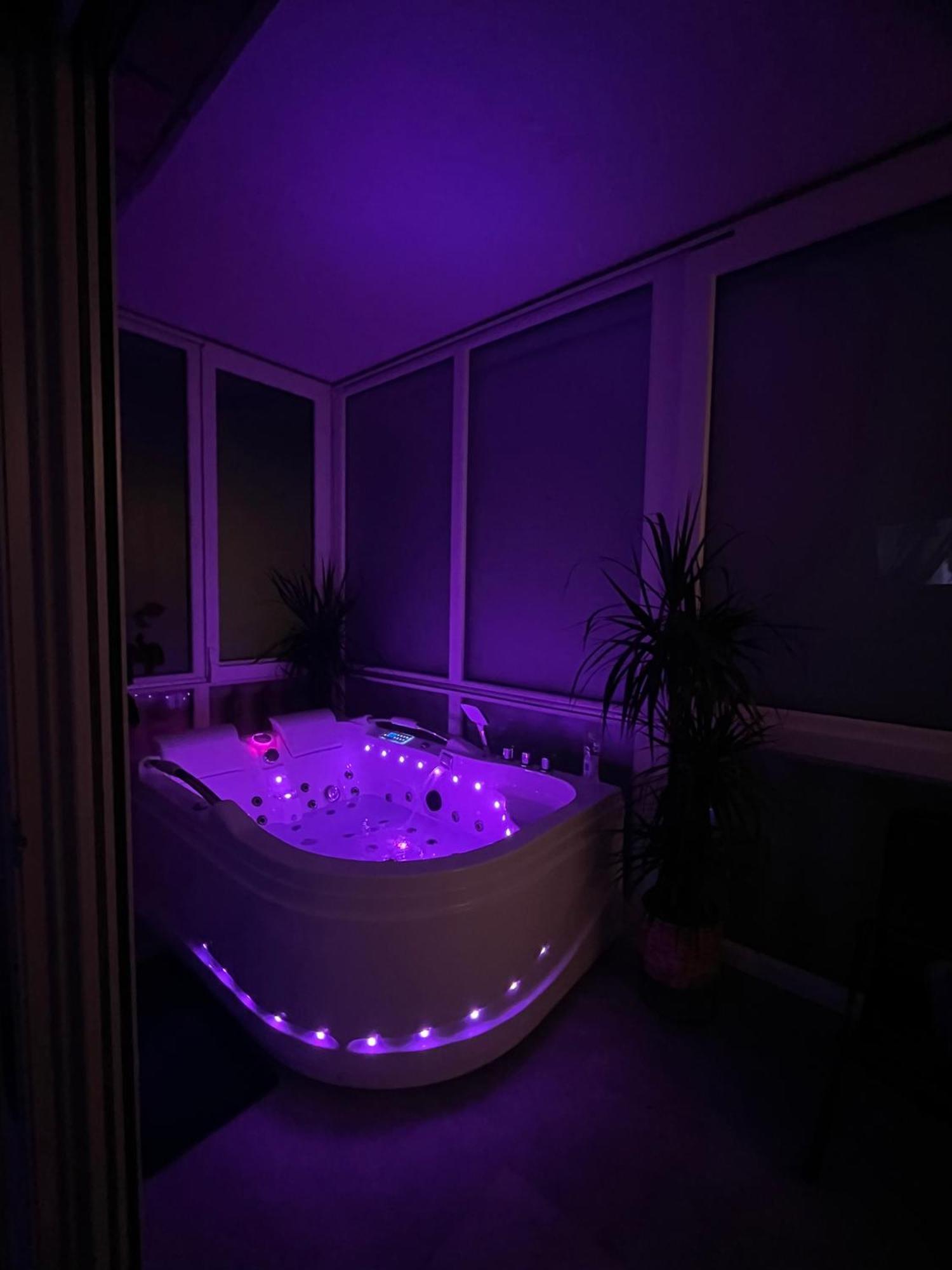 Luxrooms - Hotel Type With Private Jacuzzi Bjelovar Bagian luar foto