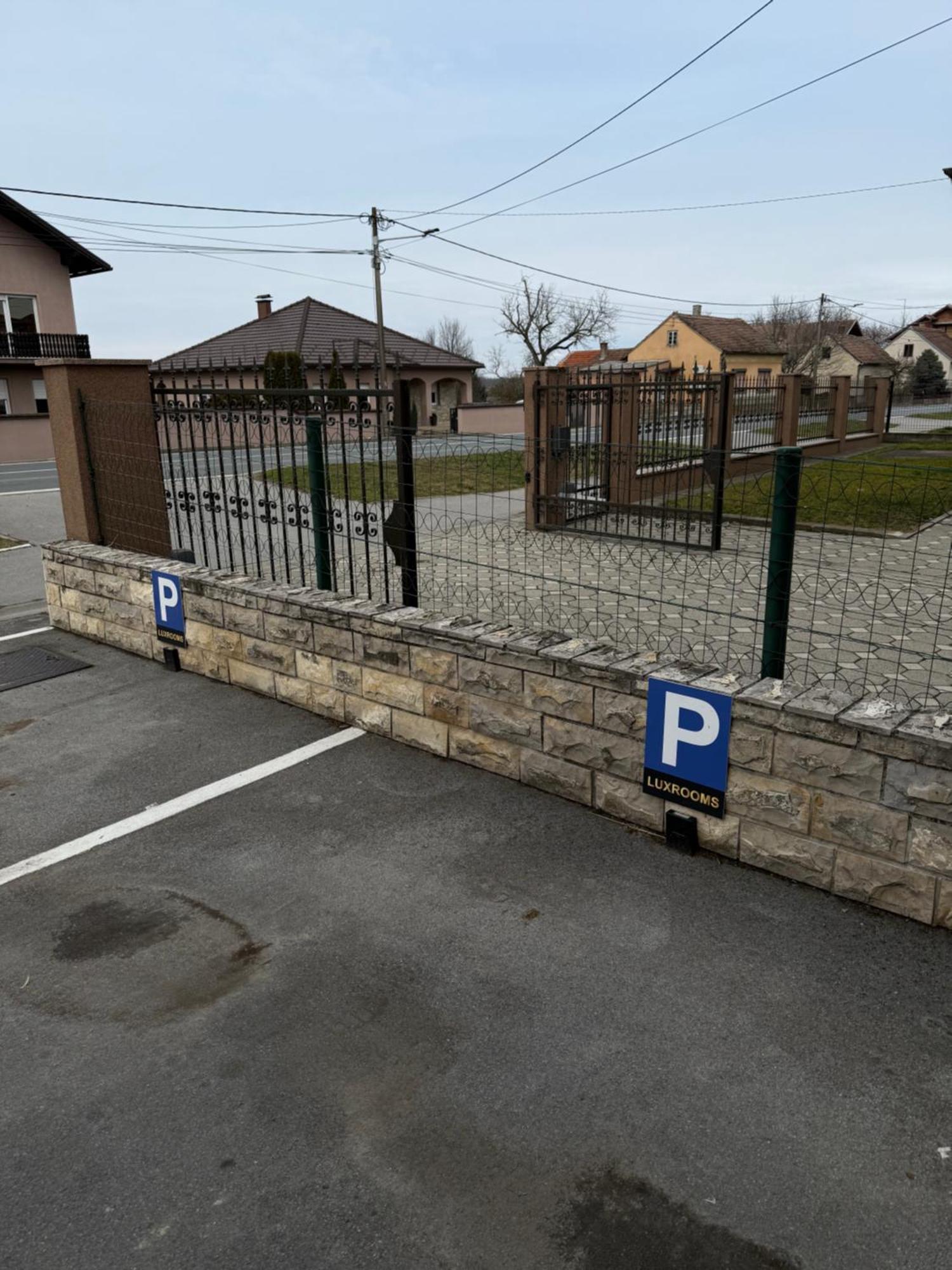Luxrooms - Hotel Type With Private Jacuzzi Bjelovar Bagian luar foto