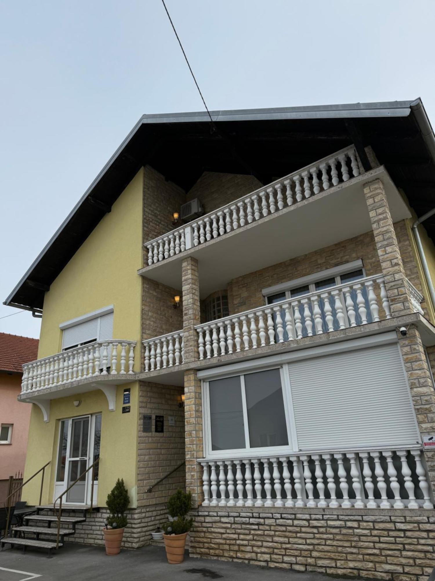 Luxrooms - Hotel Type With Private Jacuzzi Bjelovar Bagian luar foto