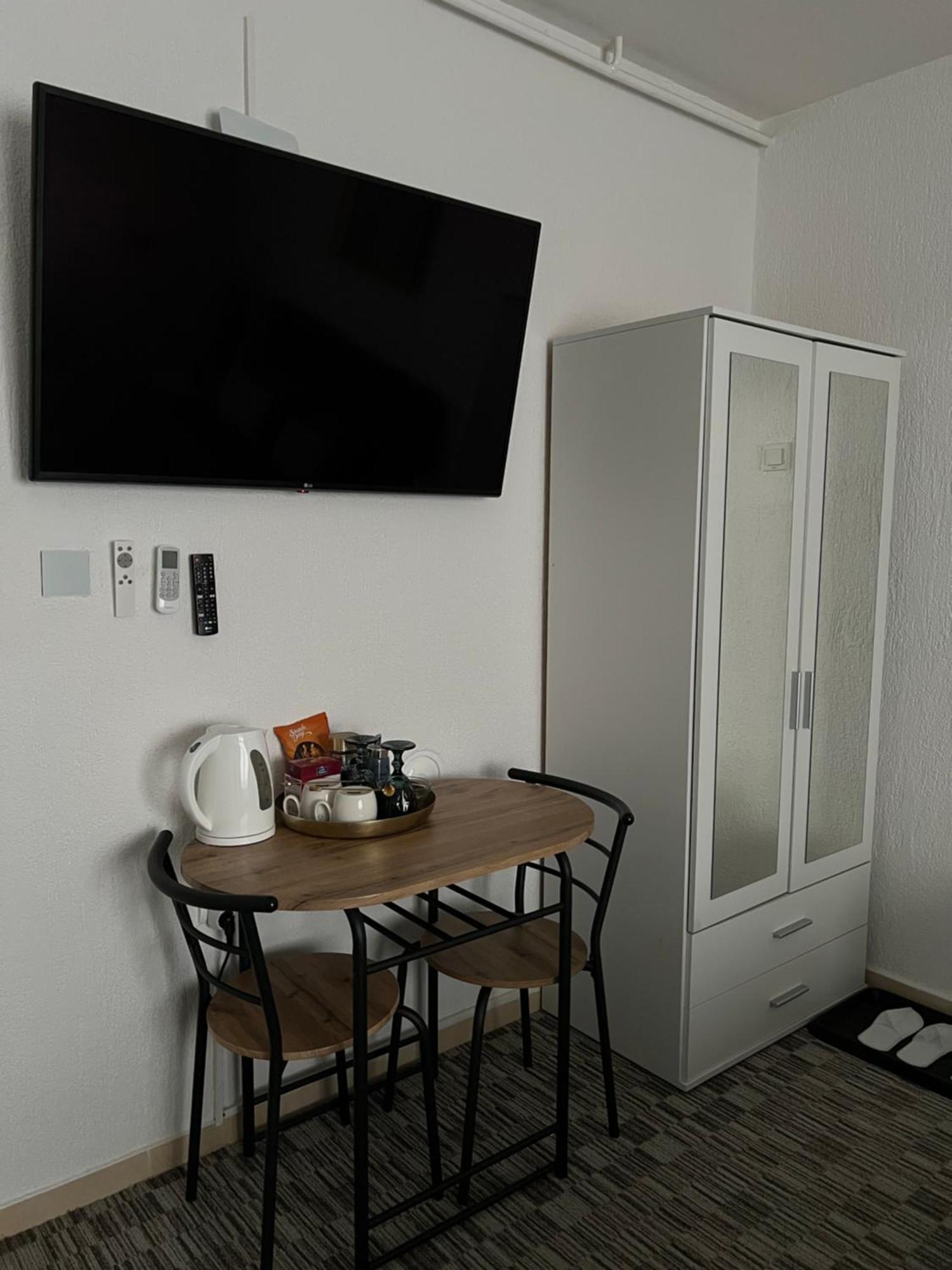 Luxrooms - Hotel Type With Private Jacuzzi Bjelovar Bagian luar foto