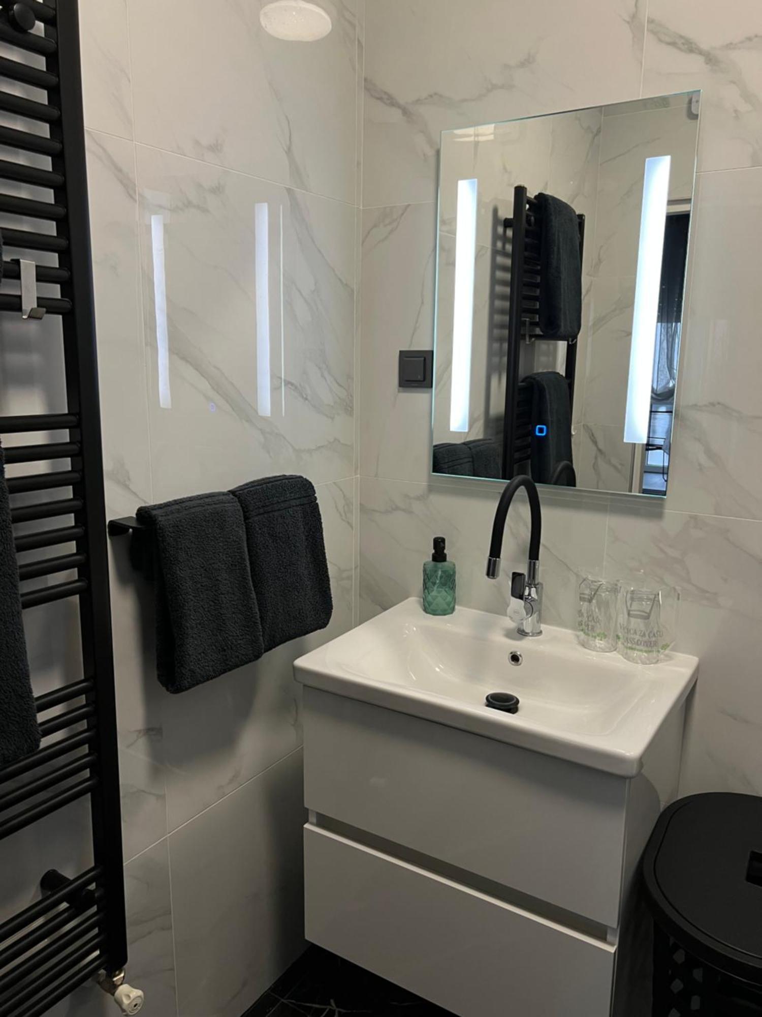 Luxrooms - Hotel Type With Private Jacuzzi Bjelovar Bagian luar foto