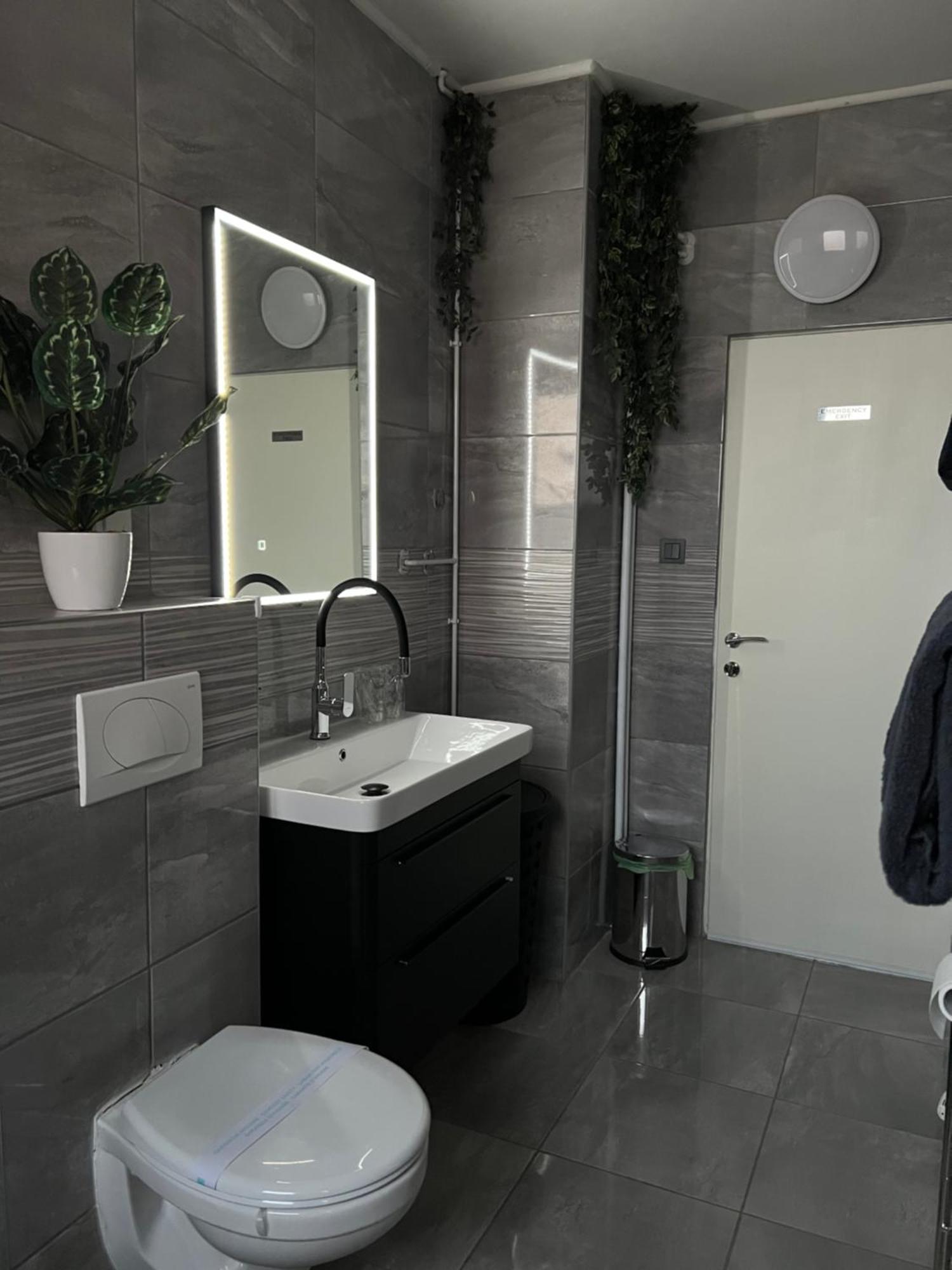 Luxrooms - Hotel Type With Private Jacuzzi Bjelovar Bagian luar foto